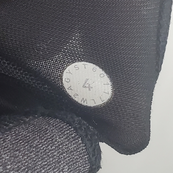 Lululemon Size 4 in Dark Gray Free To Be Sports Bra - Picture 6 of 7